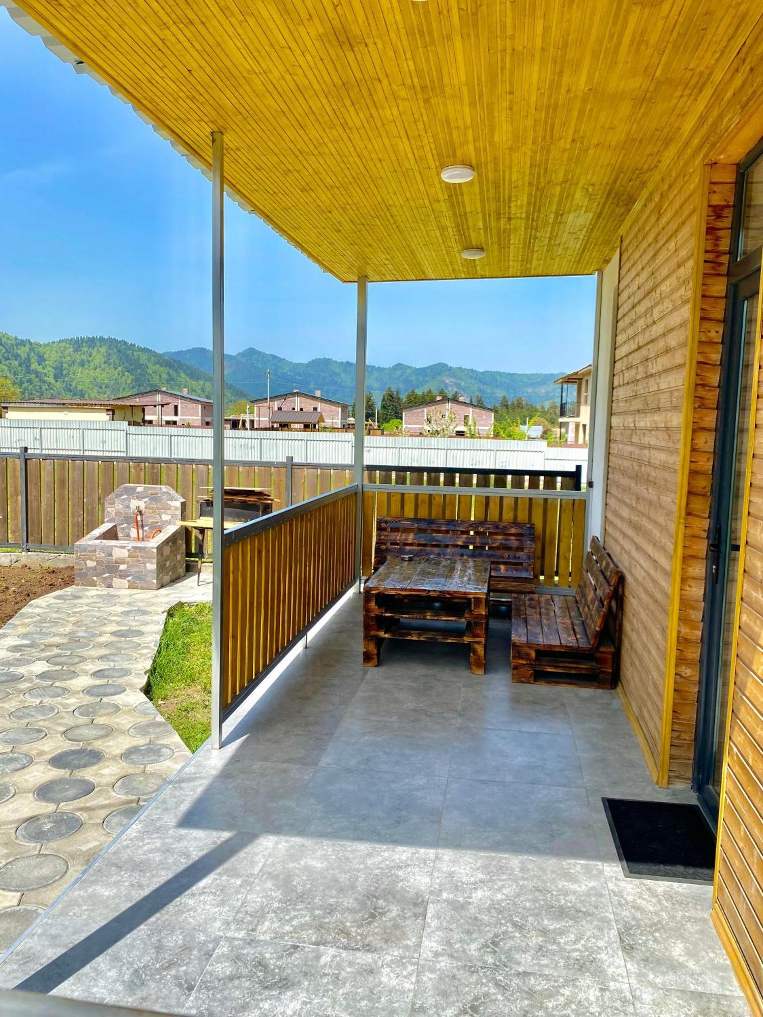 Cottage Marta Sadgeri بورجومي المظهر الخارجي الصورة